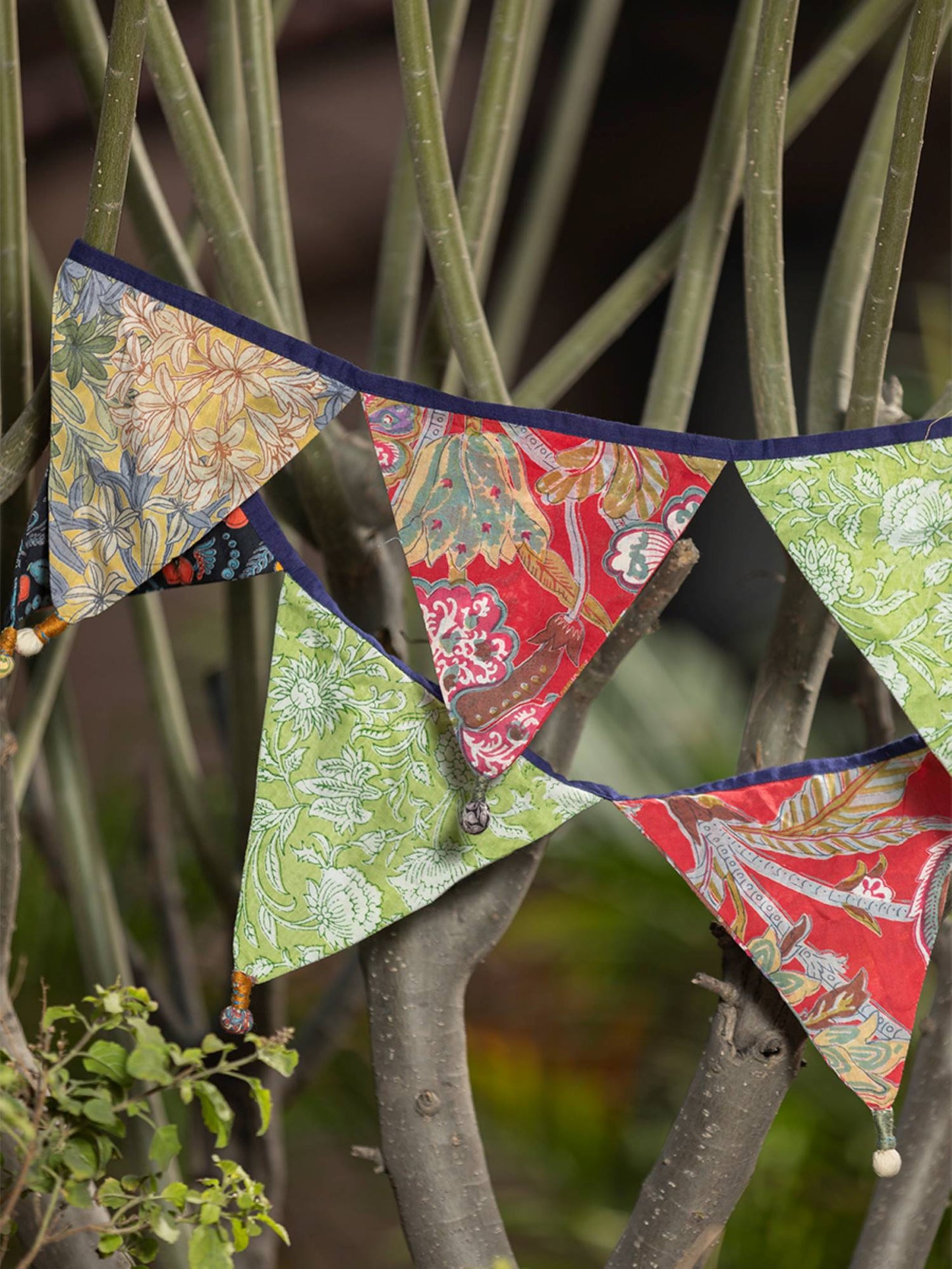 Bunting hanging : Assorted