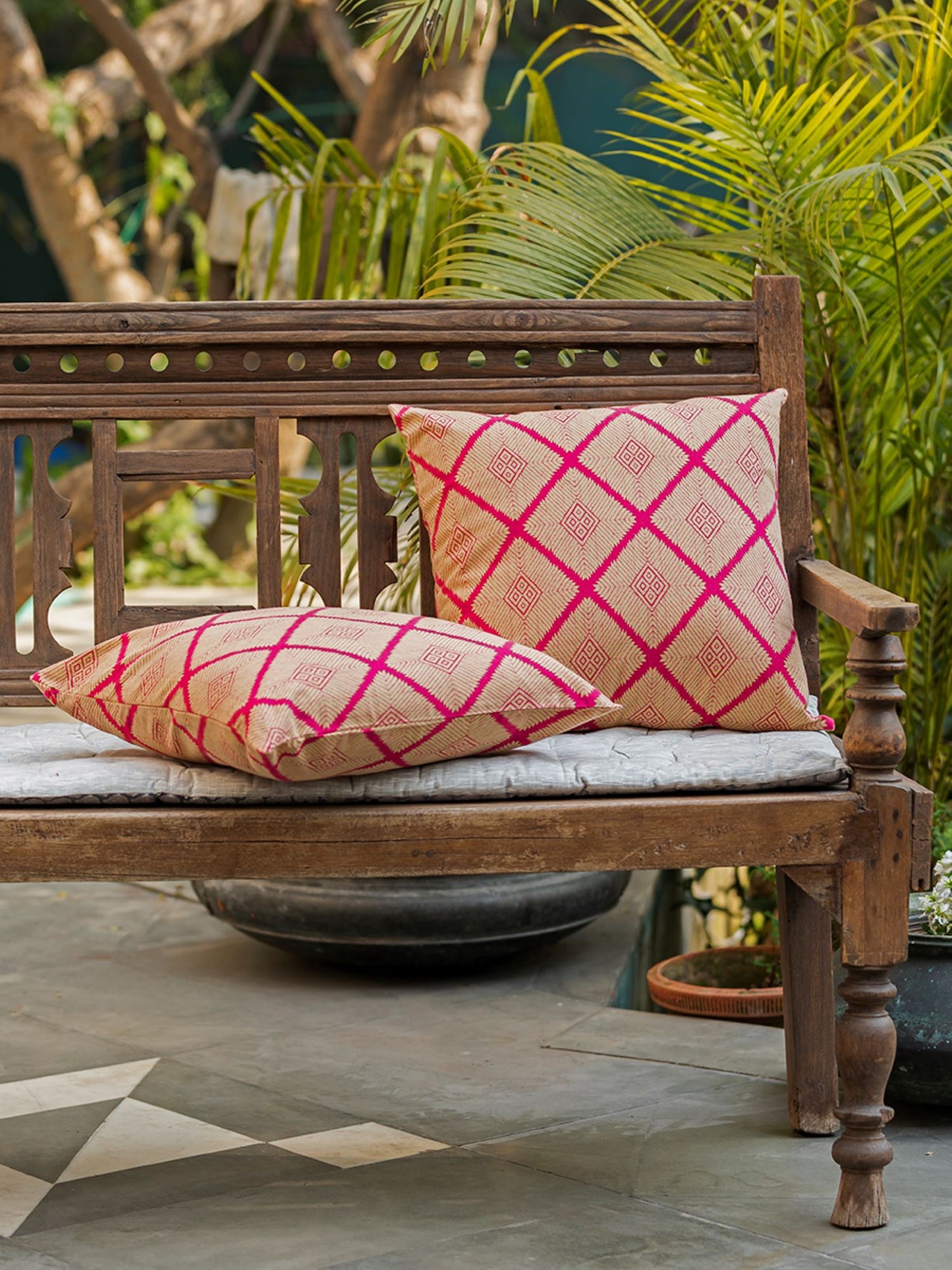 Cushion Cover : Aztec Pink