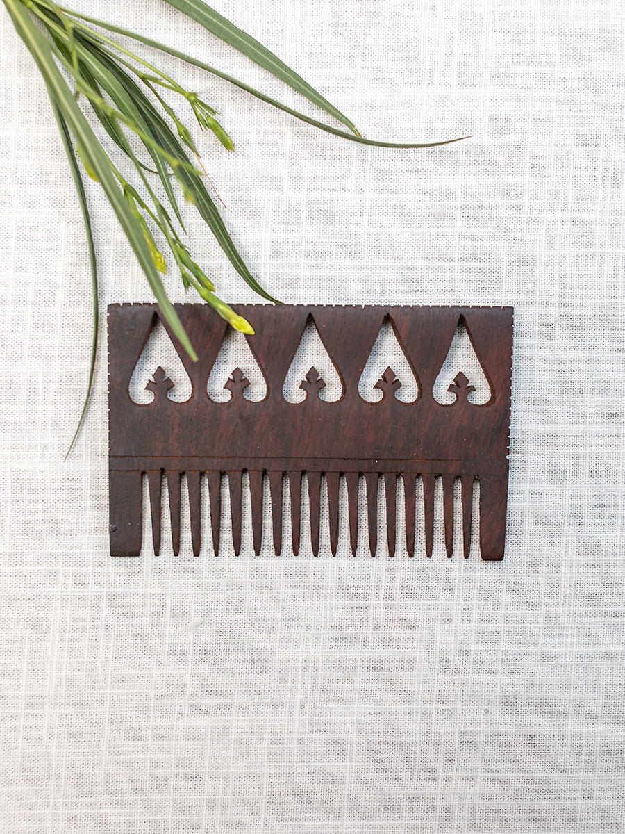 Wooden Craved Comb : Assorted