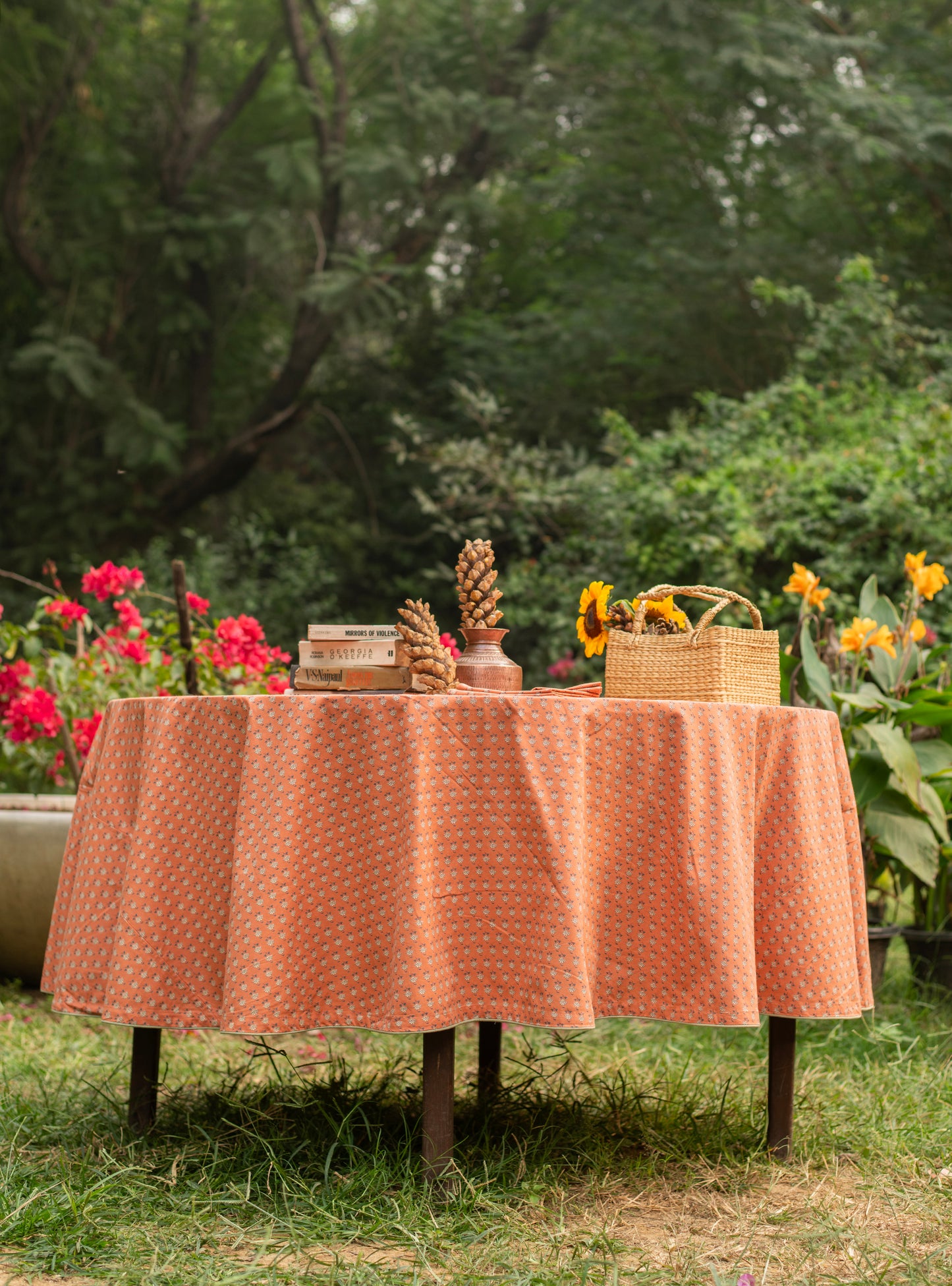 Round Table Cloth : Panna Brick