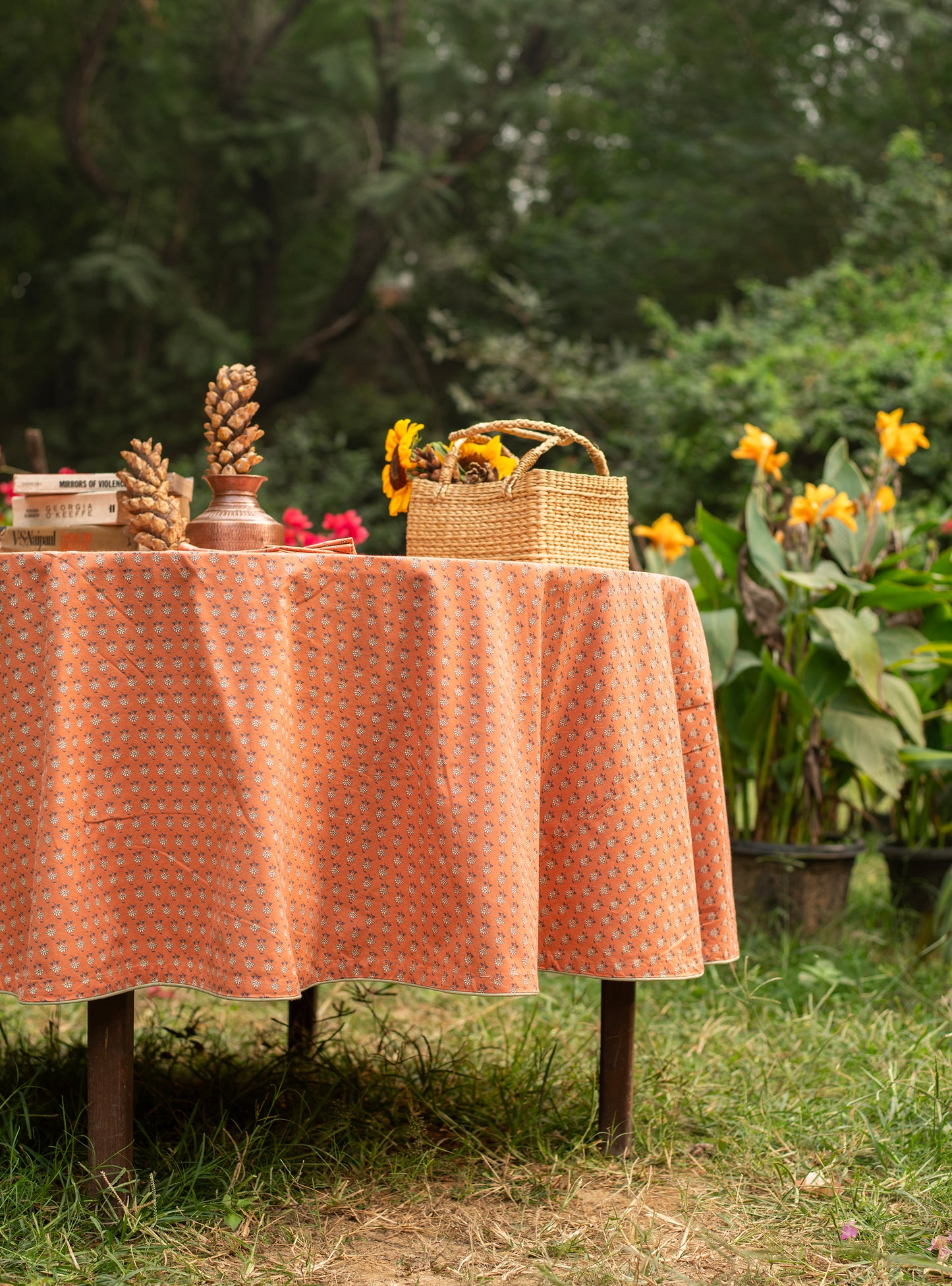 Round Table Cloth : Panna Brick