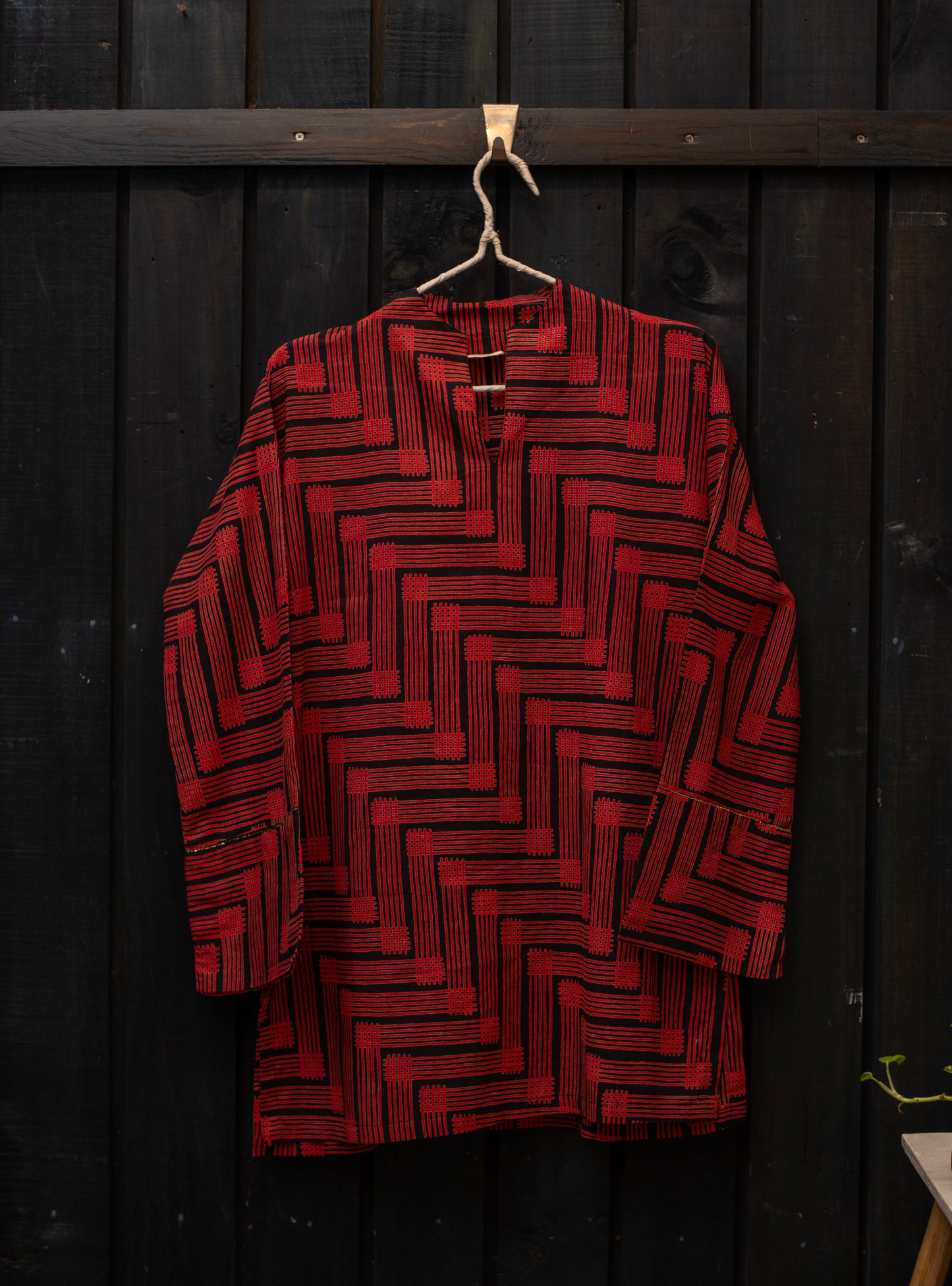 Pondy Top: Red on Black Hash