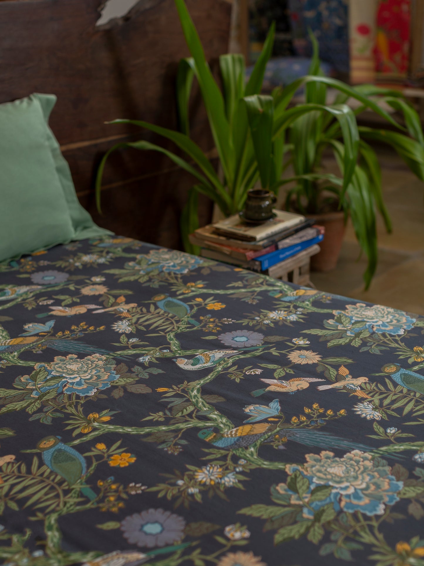 Printed Bed Cover : Bird Graphite