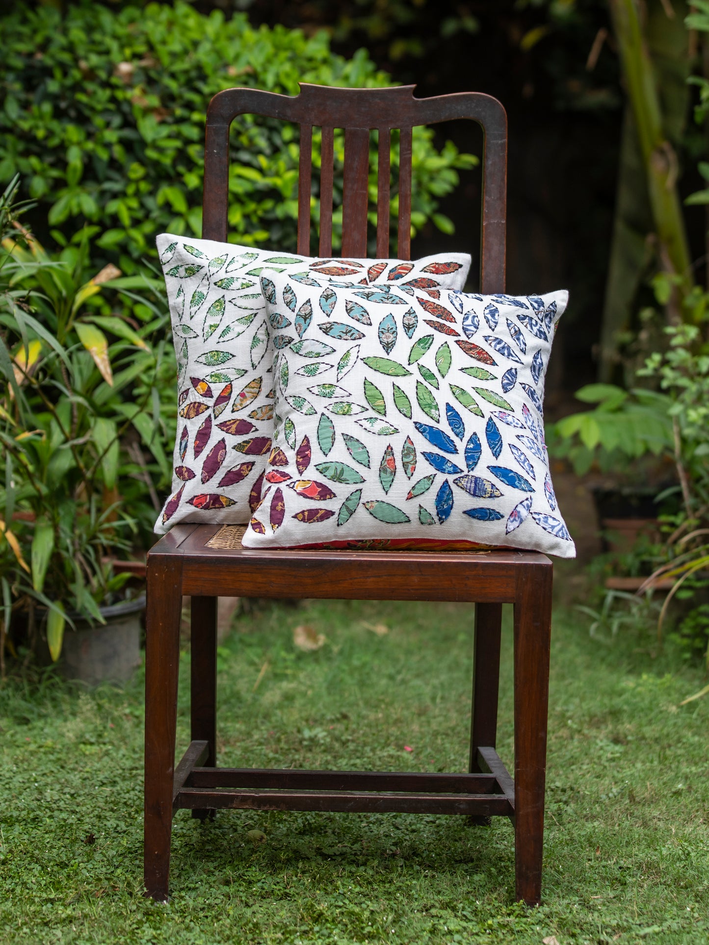 Cushion Cover : ScatteRed Leaf Green