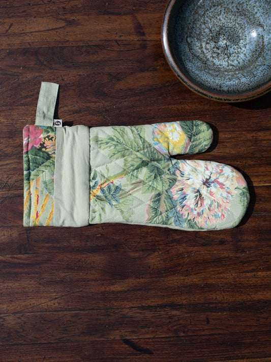 Printed Canvas Oven Mitt : Chelsea Pista