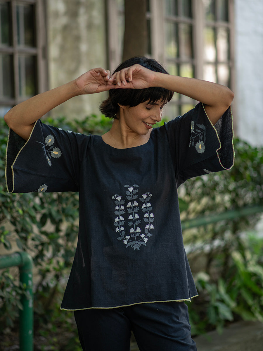 Embroidered Flary Top : Black